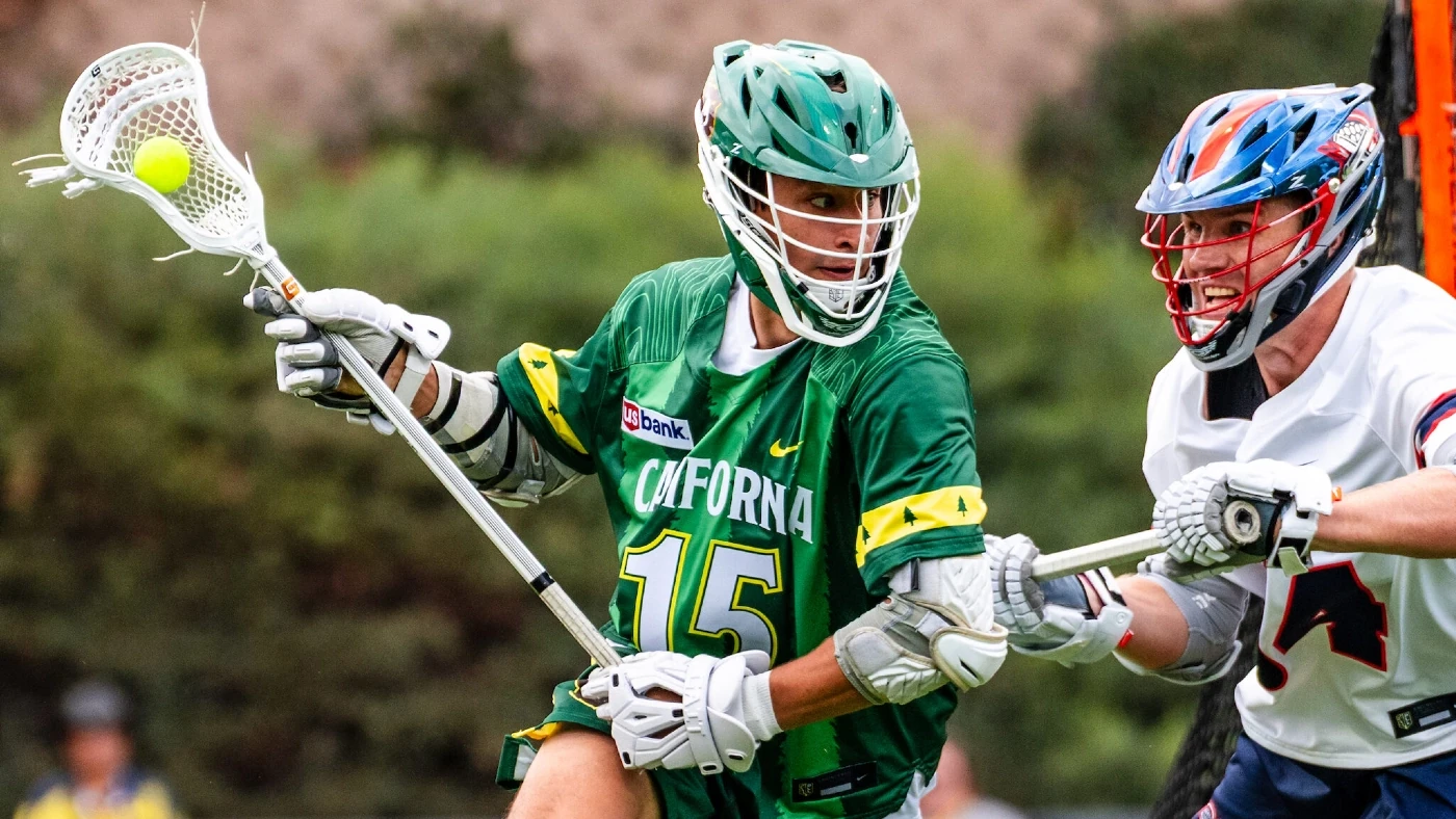 California Redwoods midfielder Sam English
